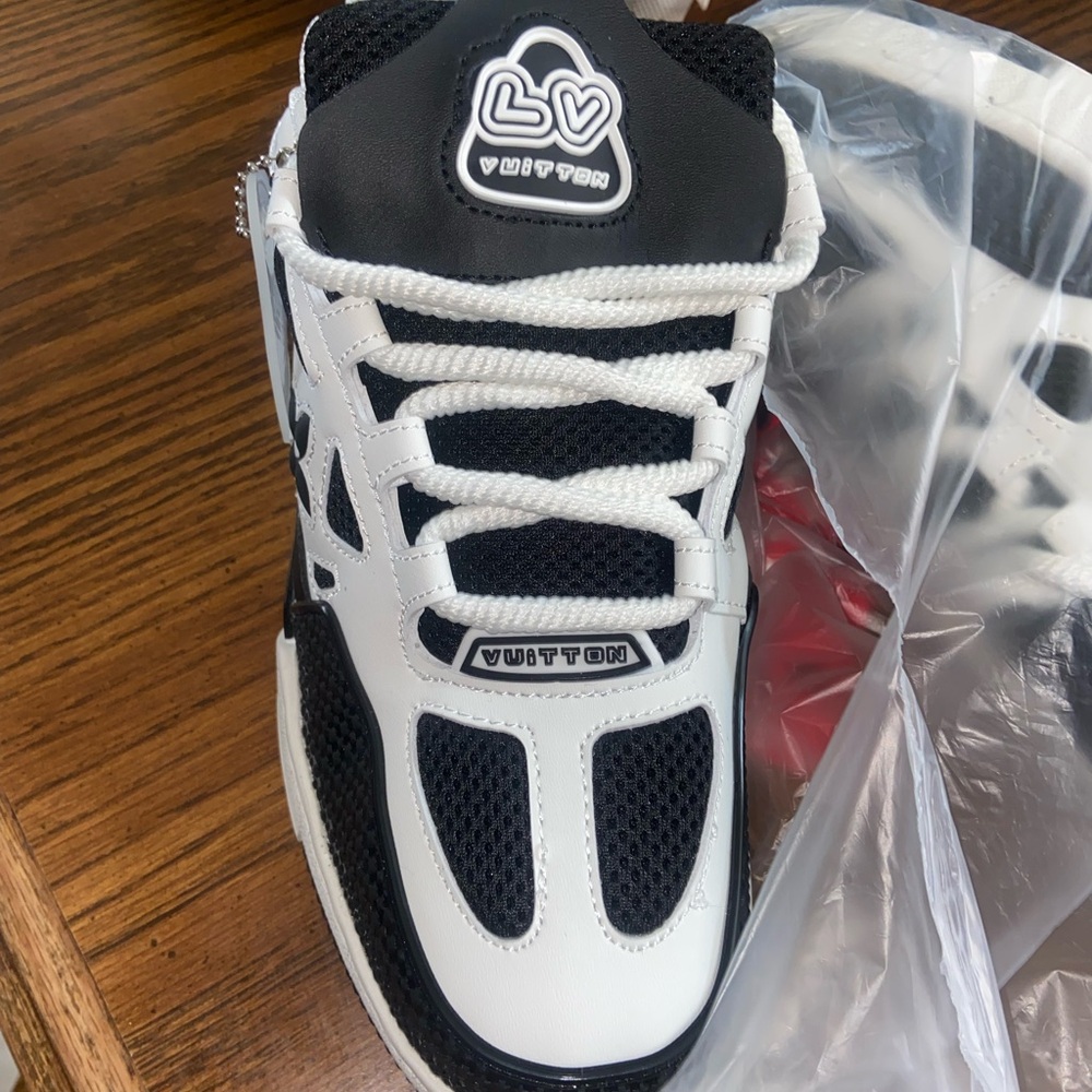Kids Black and White Sneakers trainer shoes